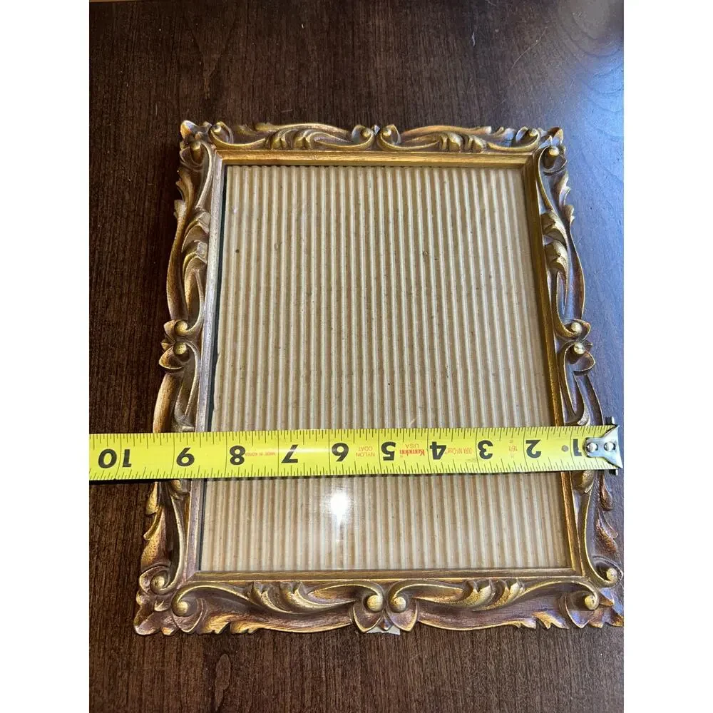 Vintage 1970s IIC USA Hollywood Regency picture frame faux-carved scroll design